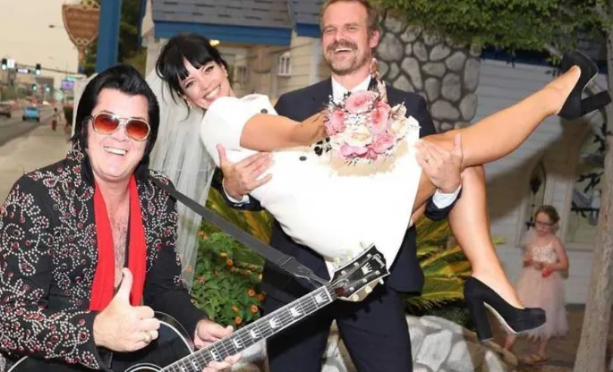 Lily Allen y David Harbour boda